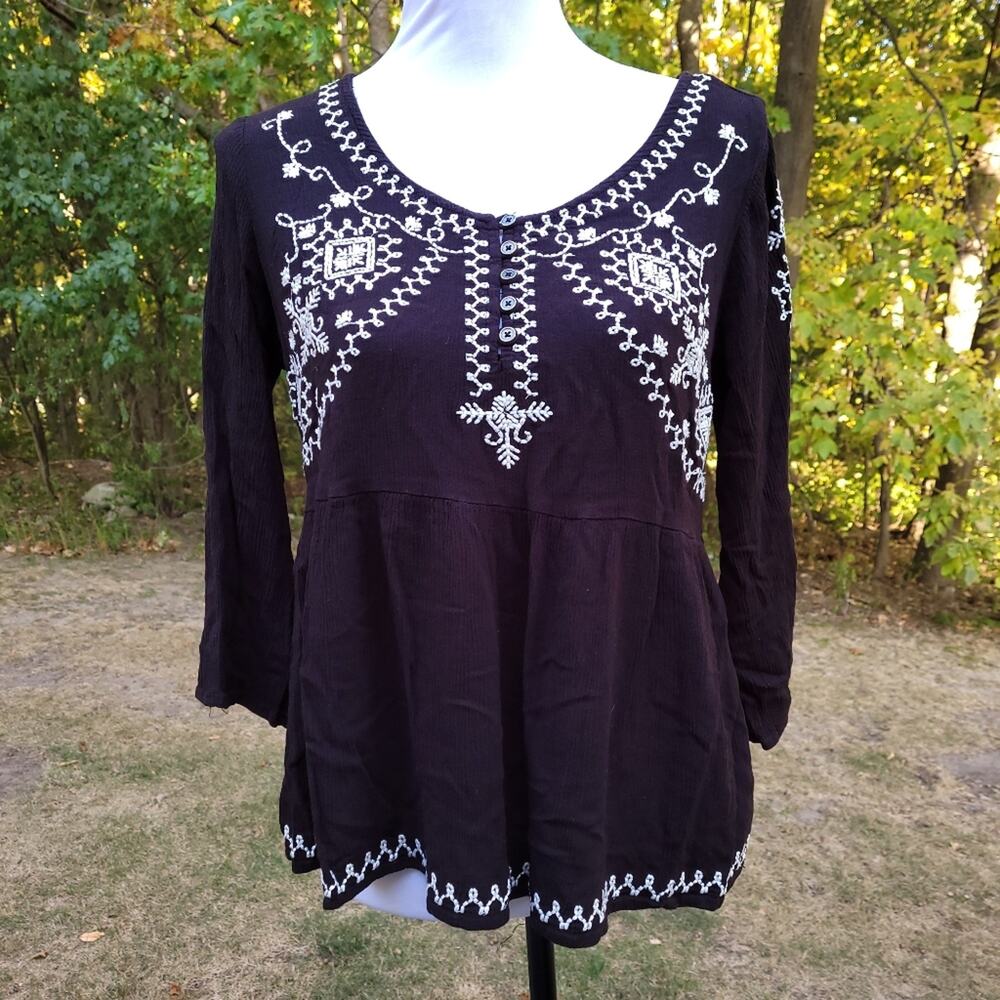 Maurices Black Boho Top with White Embroidery size Medium